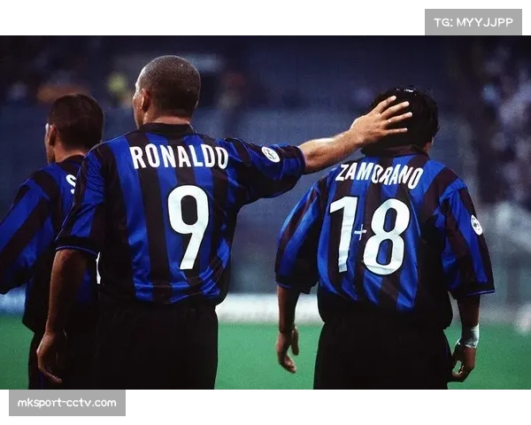 -国际米兰4-0大胜科莫，劳塔罗梅开二度超越俱乐部传奇马佐拉-