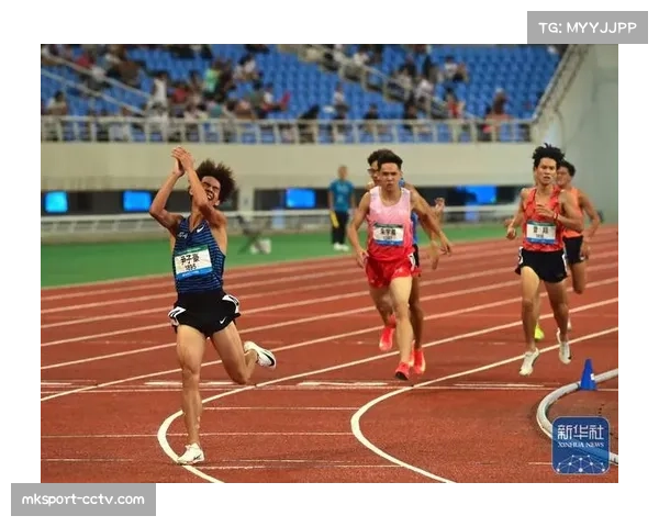 全运会男子4×800米接力四川队尹子豪落后50米逆转，600米冲刺引爆全场